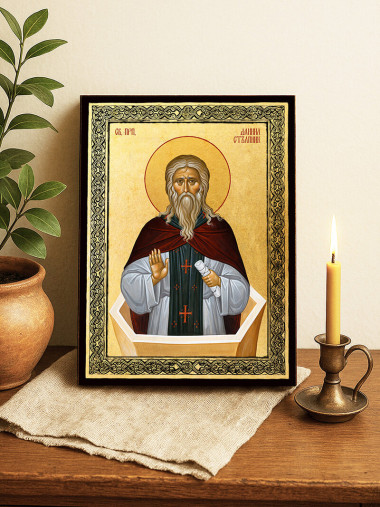 Златна икона на Св. Даниил Стълпник със златен фон и декоративна рамка