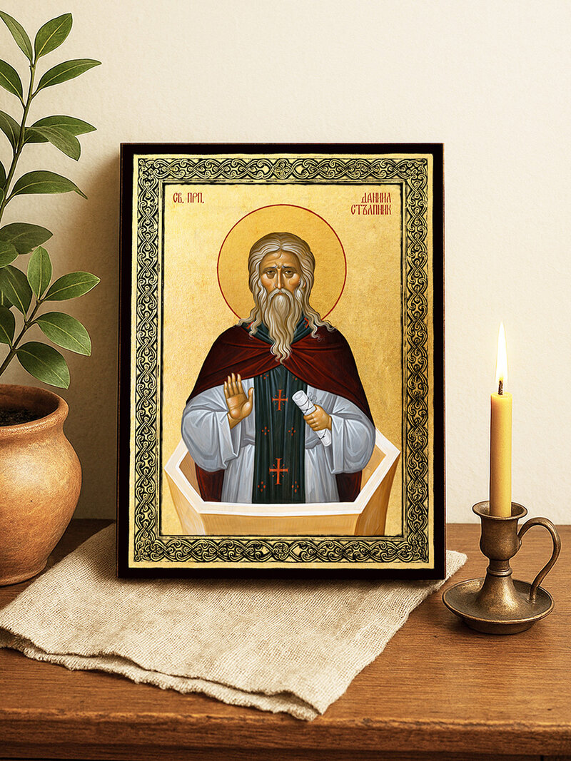 Златна икона на Св. Даниил Стълпник със златен фон и декоративна рамка