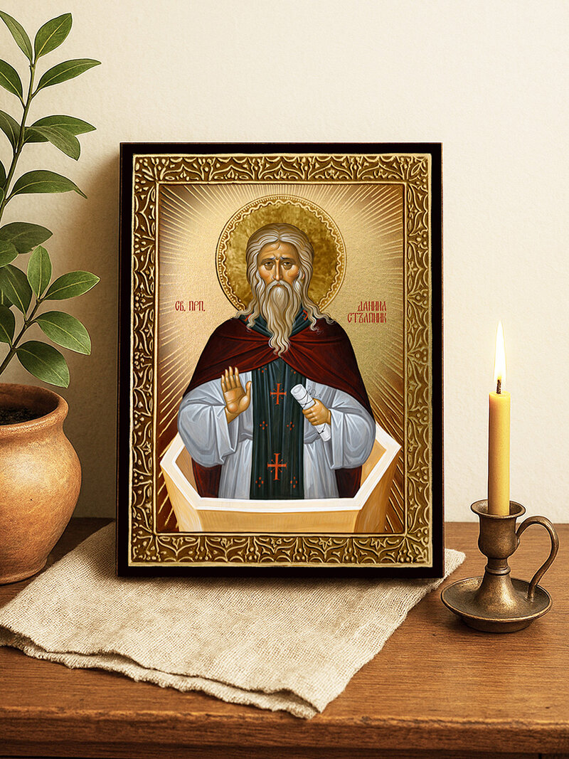 Икона на Св. Даниил Стълпник със златист фон с лъчи и рамка