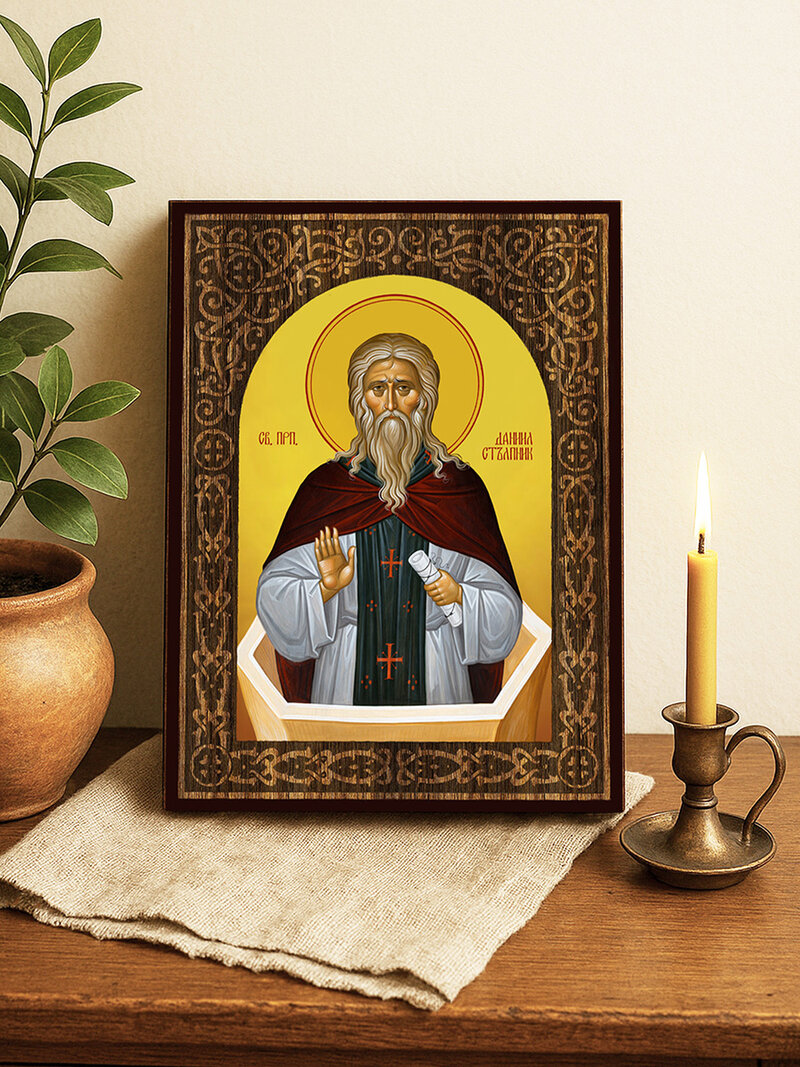 Икона на Св. Даниил Стълпник с флорален дървесен свод на жълт фон
