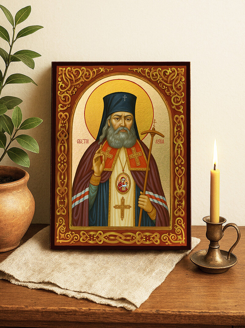 Икона на Св. Лука Кримски с флорален декоративен свод и златен фон