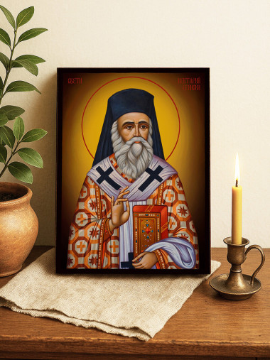 Икона на Св. Нектарий Егински с жълт фон със затъмняване