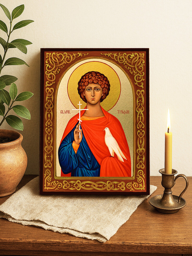 Икона на Св. Трифон с флорален декоративен свод и златен фон